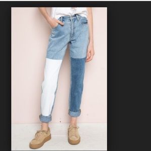 ISO in either size M/L or 6!!